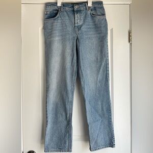 Asos Design Straight Leg Jeans in Lightwash
Size: 30/34
